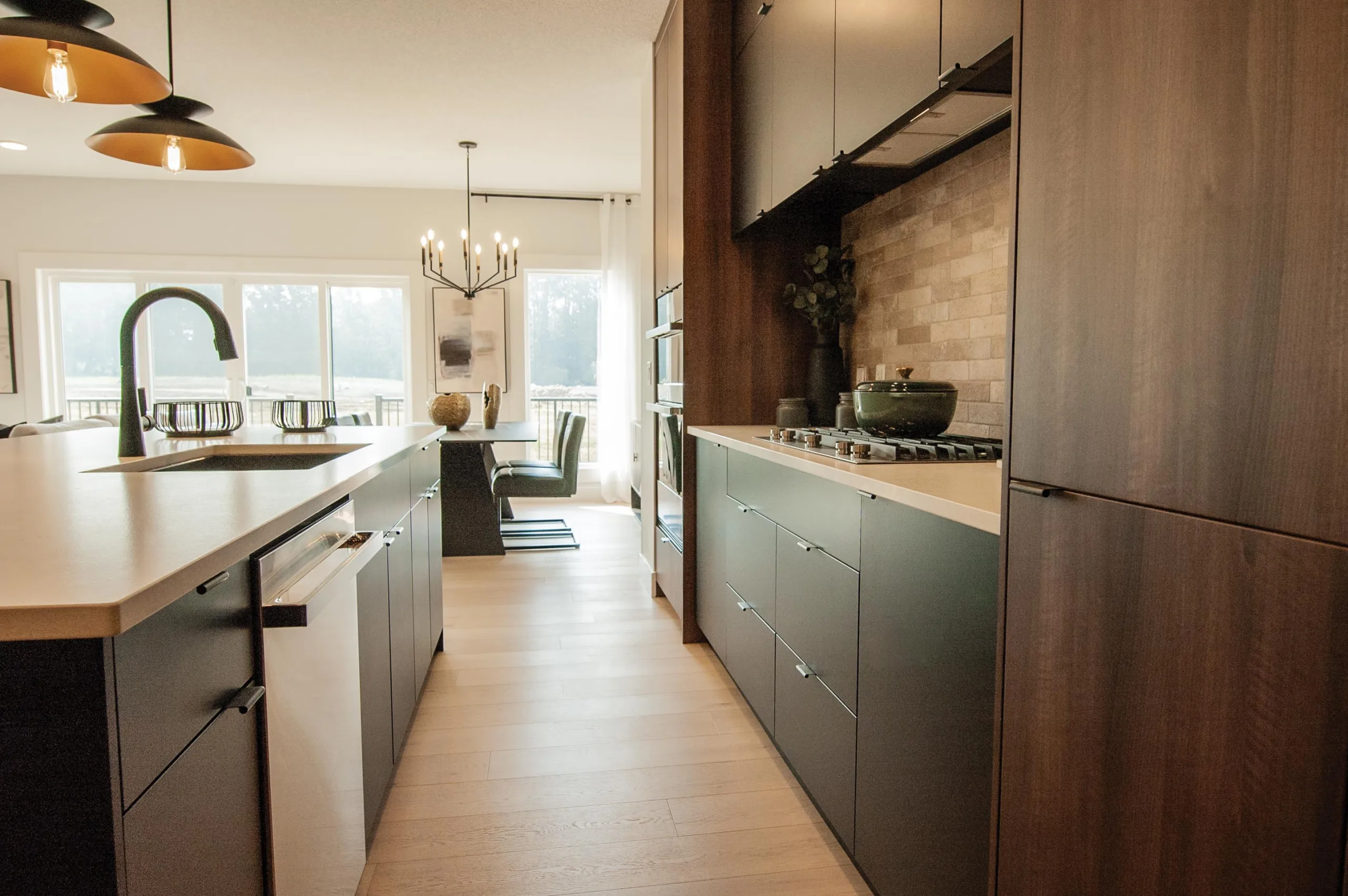 FW2192-Andor web ready-4